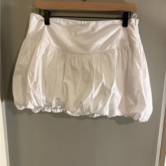 NIA Dresses & Skirts - NWT Elegant White Mini Skirt